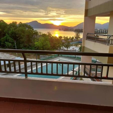 Marina Heights Seaview Resort 2 Lumut Bagian luar foto
